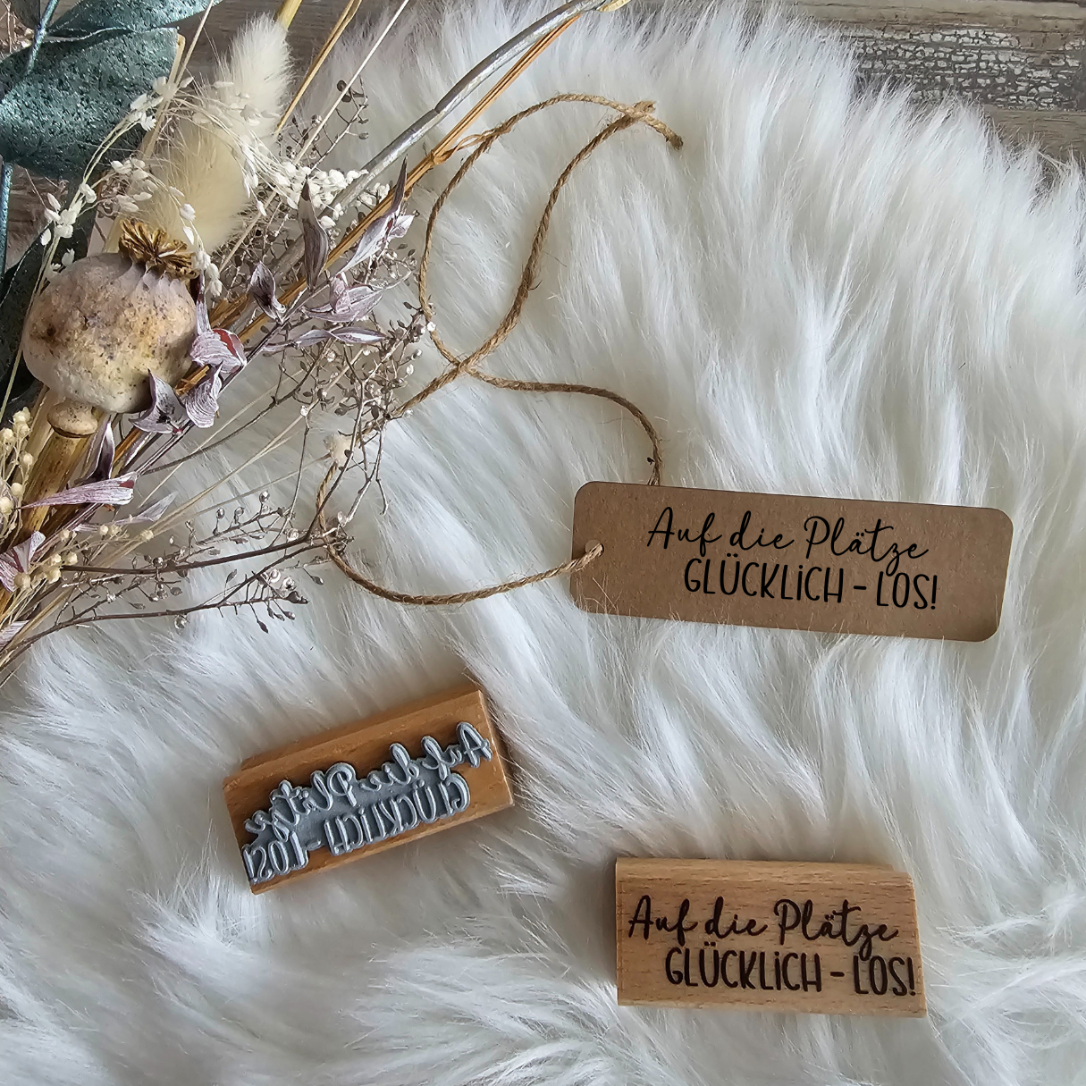 Stempel - Auf die Plätze GLÜCKLICH - LOS - Holz Holzstempel Deko Geburtstag Freundschaft